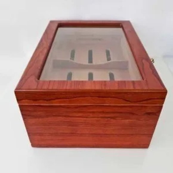 Beautiful Mahogany Locking Humidor with Hygrometer - Picture 1 of 6